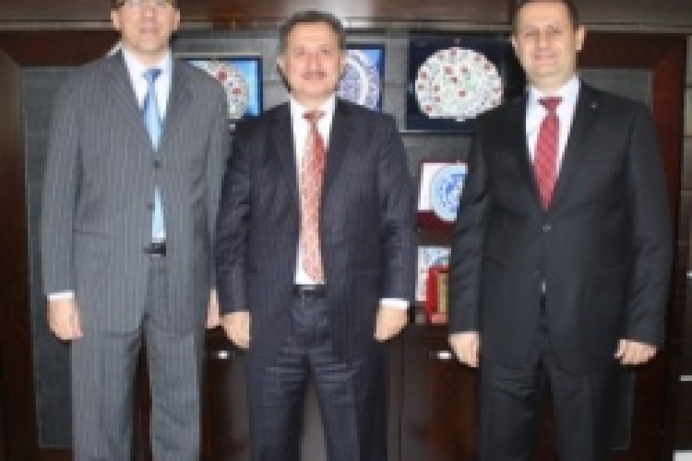 BİSİAD Yönetimi Bursa Teknik Üniversitesi Rektörü Prof. Dr. Ali Sürmen’i Ziyaret Etti.