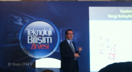 BİSİAD Başkanı Osman Akın Bilişim Zirvesinde