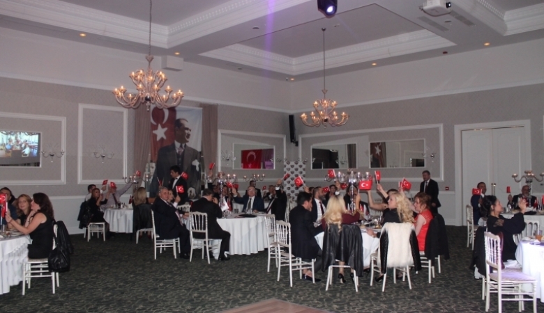 İŞ ADAMLARI VE EŞLERİ CUMHURİYET BALOSUNDA BULUŞTU