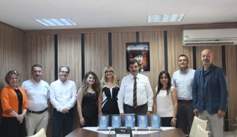 Eğiticilerin Eğitimi Seminer Programlarına Destek Veren Kurumların Temsilcilerine Teşekkür Plaketi Takdim Edildi. 